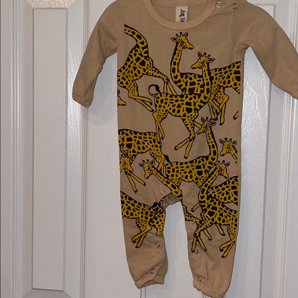 Giraffe long sleeve onesie 0-3 months